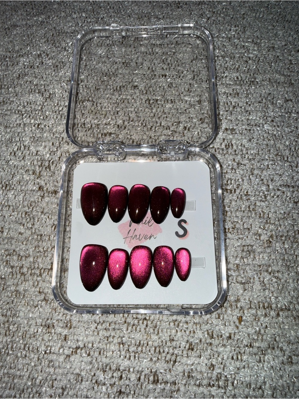 Shimmer Cat-Eye Press-On Nails in Deep Magenta - Size S